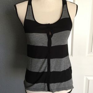 Women’s short sleeve button shirt